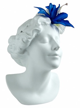 自由勇敢别花少女雕塑艺术