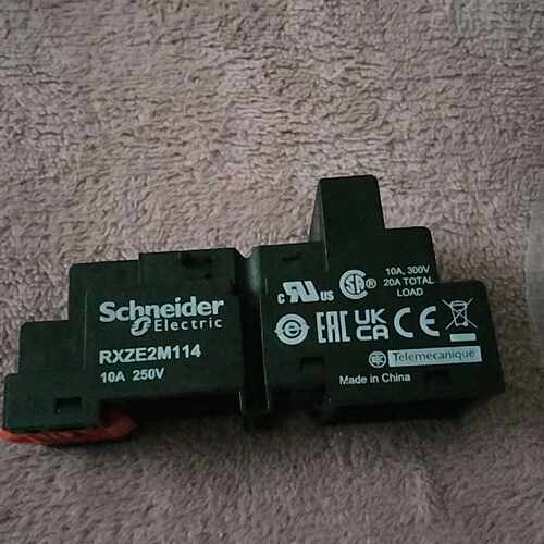 议价全新原装 施耐德继电器底座 RXZE2M114维修