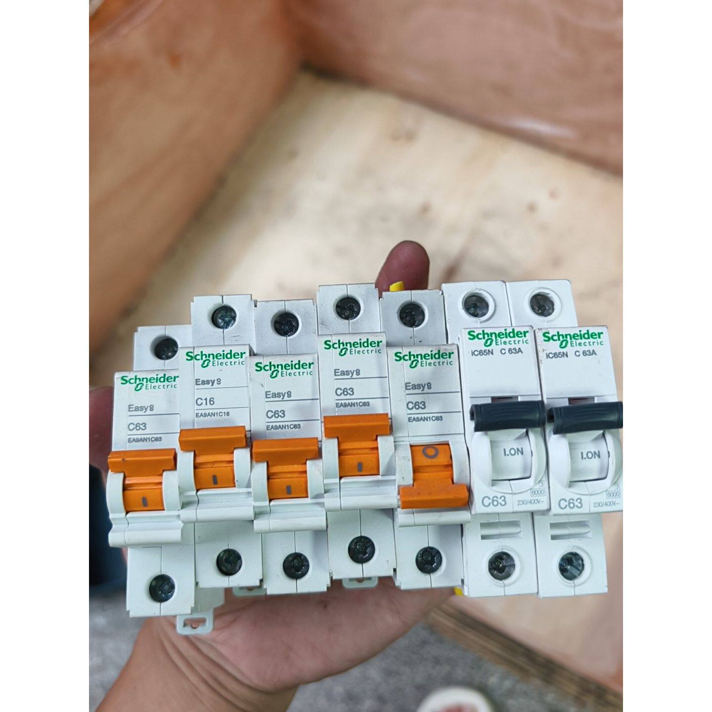 〔议价-可维修〕施耐德Easy9系列微型断路器 C63 工厂 外观有使