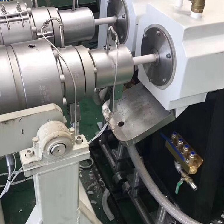 PVC塑料管材生产线 波纹落水排水管材设备 通信管材挤出机器