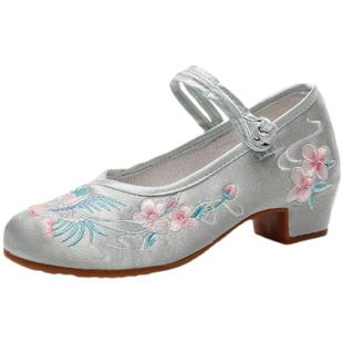 新款民族风复古舞蹈鞋女古风旗袍素雅汉服鞋女绣花中大女童演出鞋