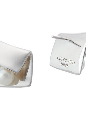 lily&you珍珠设计感银耳钉