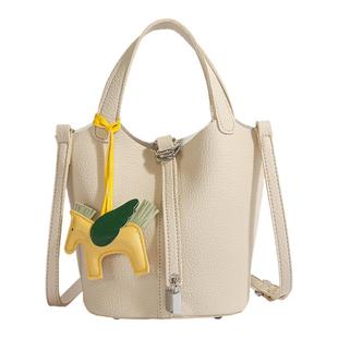 夏季手提菜篮子包包女2025新款时尚韩国小众水桶包超火单肩斜挎包