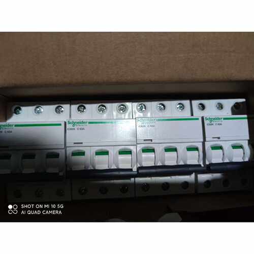 询价下单施耐德3pc63A断路器全新库存，剩余2只打包包邮，正品保