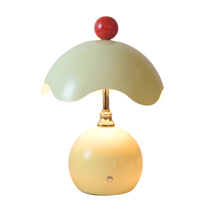 奶油风台灯主卧室床头灯高级感轻奢2025新款温馨儿童女孩房摆件