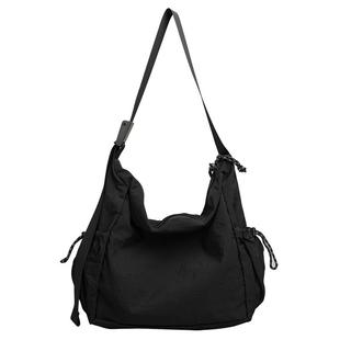 日系拉链尼龙帆布包女大容量宽肩带单肩斜挎包休闲百搭运动健身包