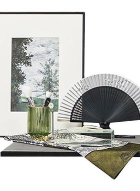 衣帽间软装样板间连衣裙服饰组合