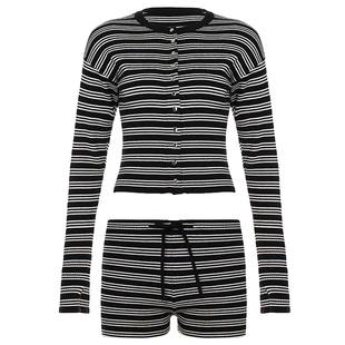 WEEKEEP 简约休闲撞色条纹圆领排扣长袖T恤+低腰系带毛织短裤套装