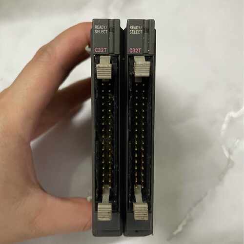 溢价-基恩士KZ-C32T模块2个，  成色还不错，正常使用，