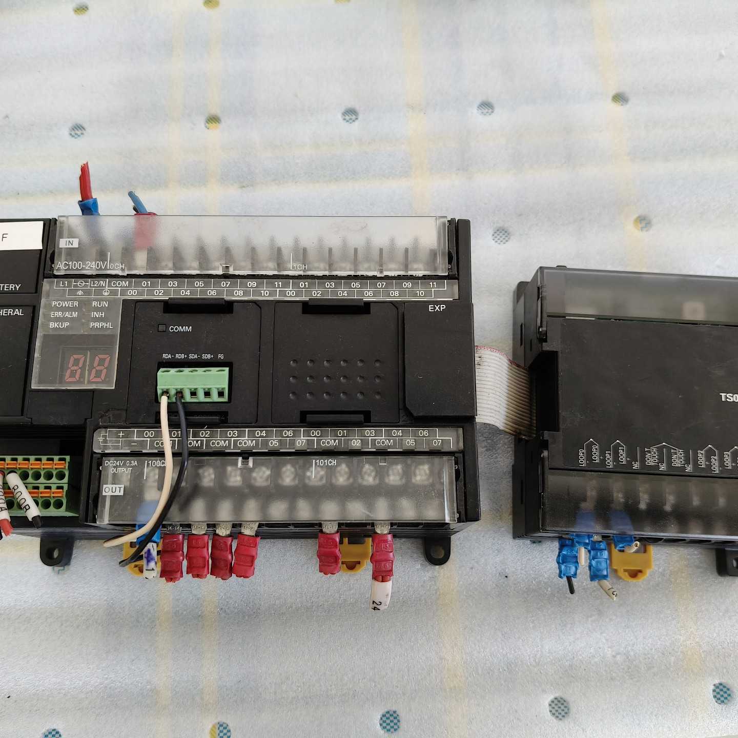 正品PLC CP1H-XA40DR-A主机CP1W-TS包邮！