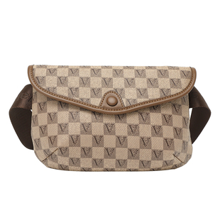 真皮百搭胸前小包包2025新款时尚信封包休闲宽肩带斜挎包轻便女包