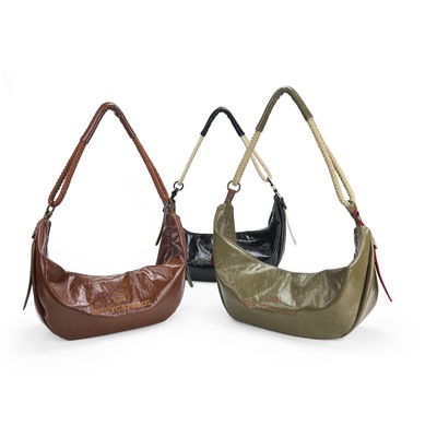 纺织皮革单肩潮牌斜挎包牛角包