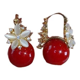 2025年新款爆款双面花瓣红珠耳环轻奢高级感流行耳扣精致百搭耳饰