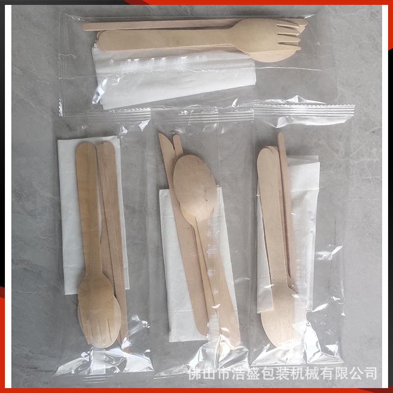 下走膜快餐筷子汤勺吸管湿巾一次性外卖配送餐具四件套组合包装机