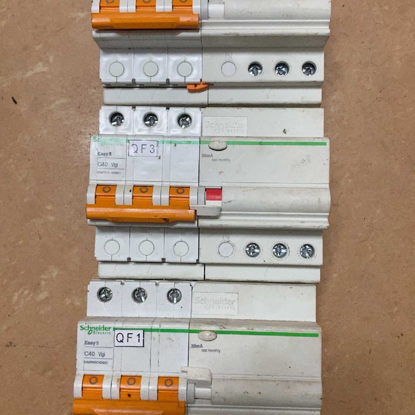 议价施耐德EA9漏电保护器C40A拆机货,三个，单价维修