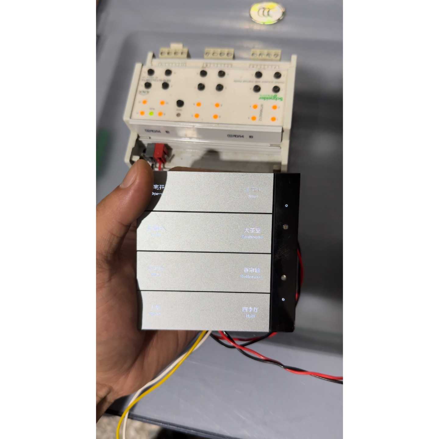 【议价-可维修】艺墨KNX智能控制面板 拆的时侯不小心掉地上磕了