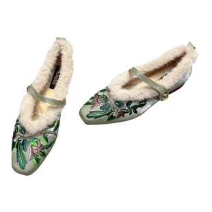 新中式方头秋冬高级粗跟软底奶奶棉鞋毛绒绒刺绣一字扣玛丽珍单鞋