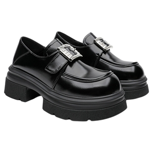 月芽儿2025秋季新款英伦风厚底增高乐福鞋女水钻方扣纯色休闲皮鞋