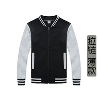 Тонкая модель на молнии черного серого рукава