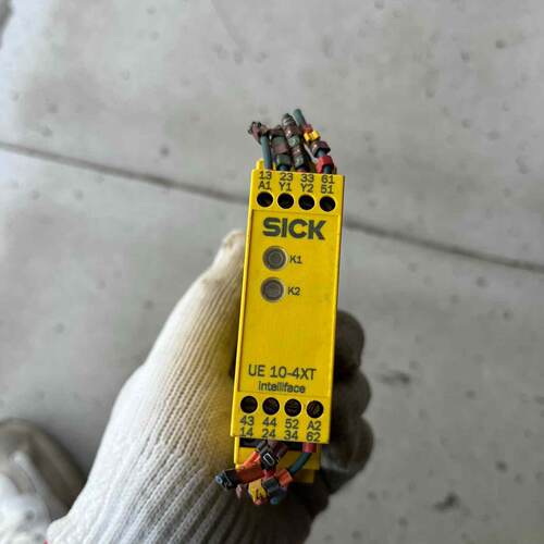 询价-UE10-4XT SICK 西克安全继电器  。成色