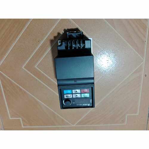议价台达变频器VFD015EL43W，功能正常，成色为实图