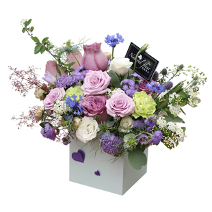 鲜花礼盒玫瑰花康乃馨混搭花篮朋友生日广州同城速递配送思南香山