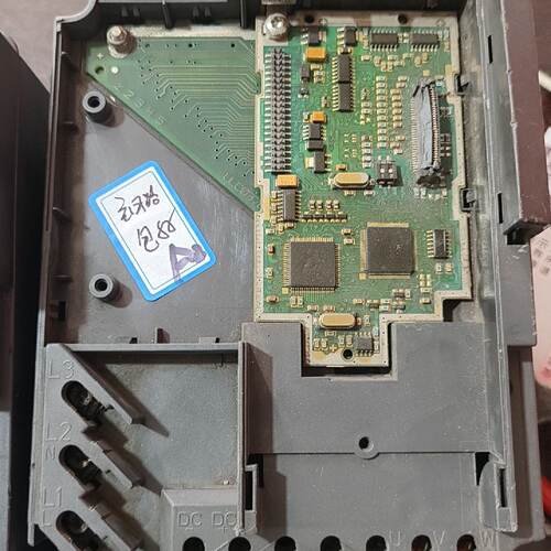 溢价-变频器，型号6SE6440-2UD22-2BA1，实物