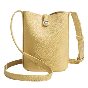 良汇软皮手机包女红色斜挎包大容量散步小包包2025新迷你小水桶包