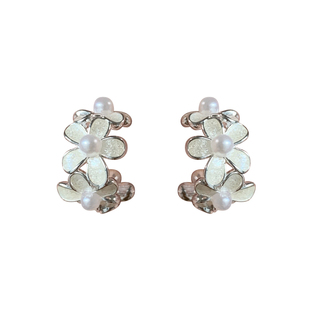 《风信子》法式莹白花朵圈圈耳环女小众设计高级耳饰耳钉2026新款