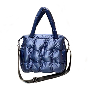 iPinee冬天大容量女肩防水尼龙包空间棉羽绒大手提斜挎包锁扣装饰
