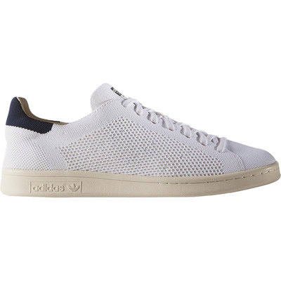 阿迪达斯男女运动板鞋S75148