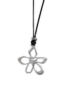 银色镂空花朵长款项链
