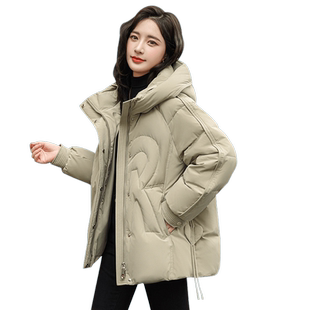 雪中飞2025秋冬热销女式短款连帽羽绒服简约爱心时尚中年妈妈外套