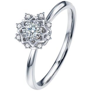 周大生钻戒女18K金手捧花雪花求婚钻石戒指生日礼物送女友