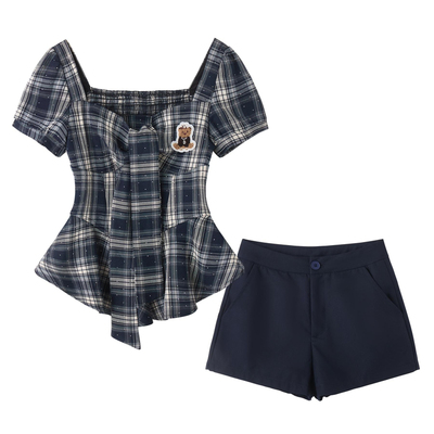 学院风格纹烫钻方领上衣女