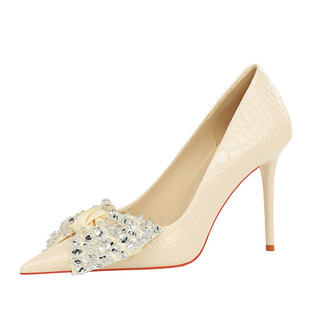 黑色高跟鞋配喇叭裤水钻蝴蝶结浅口漆皮尖头女单鞋不累脚细跟宴会