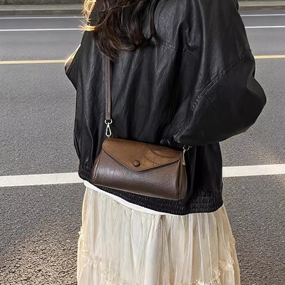 斜挎包女式2025新款高级感包包小众轻奢小方包复古上班通勤单肩包