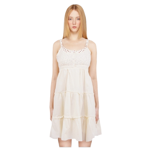 BM吊带连衣裙女2026新款少女风蛋糕裙子纯欲风蕾丝边V领白色长裙