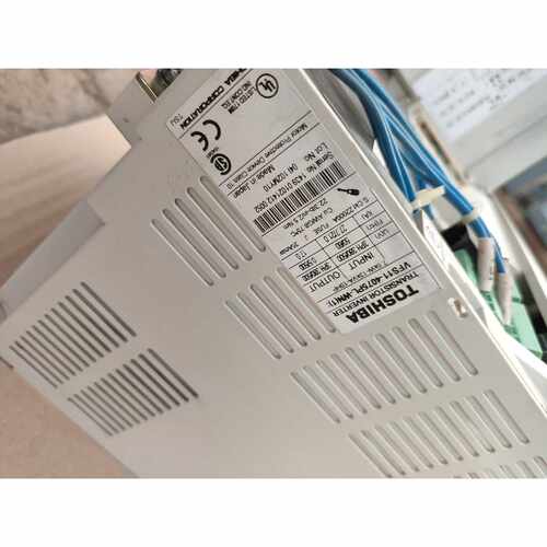 议价东芝VFS11-4075PL一台，7.5千瓦成色不错缺旋钮，