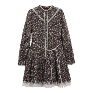 芭依璐2026早春新款蕾丝连衣裙时尚长袖荷叶边娃娃领收腰系带裙子