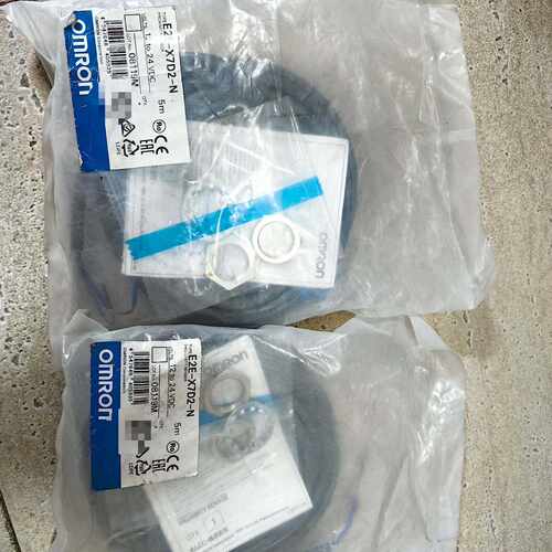 欧姆龙传感器E2E-X7D2-N，2个，全新