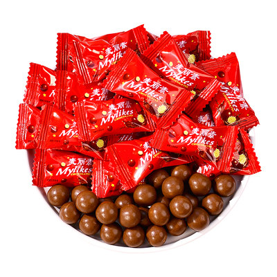 麦丽素巧克力夹心膨化豆脆粒状