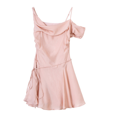 First Ring 粉色/白色缎面收腰吊带连衣裙女露肩荡领不规则短裙