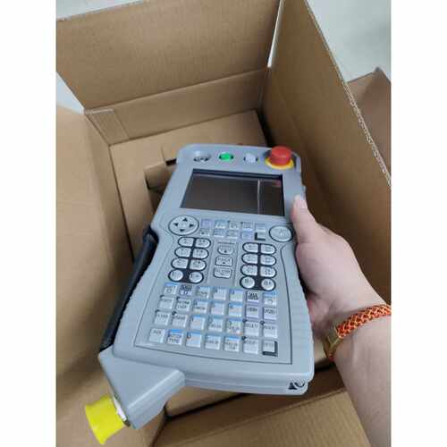 溢价-安川机器人示教器JZRCRYPP211未使用过带