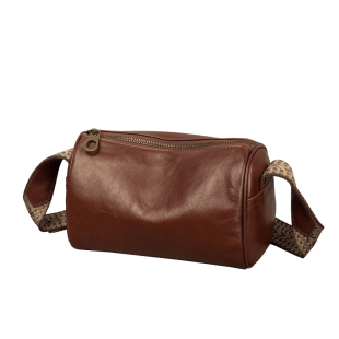 斜挎包包女2026新款时尚质感枕头包真皮高级感通勤宽带单肩圆筒包