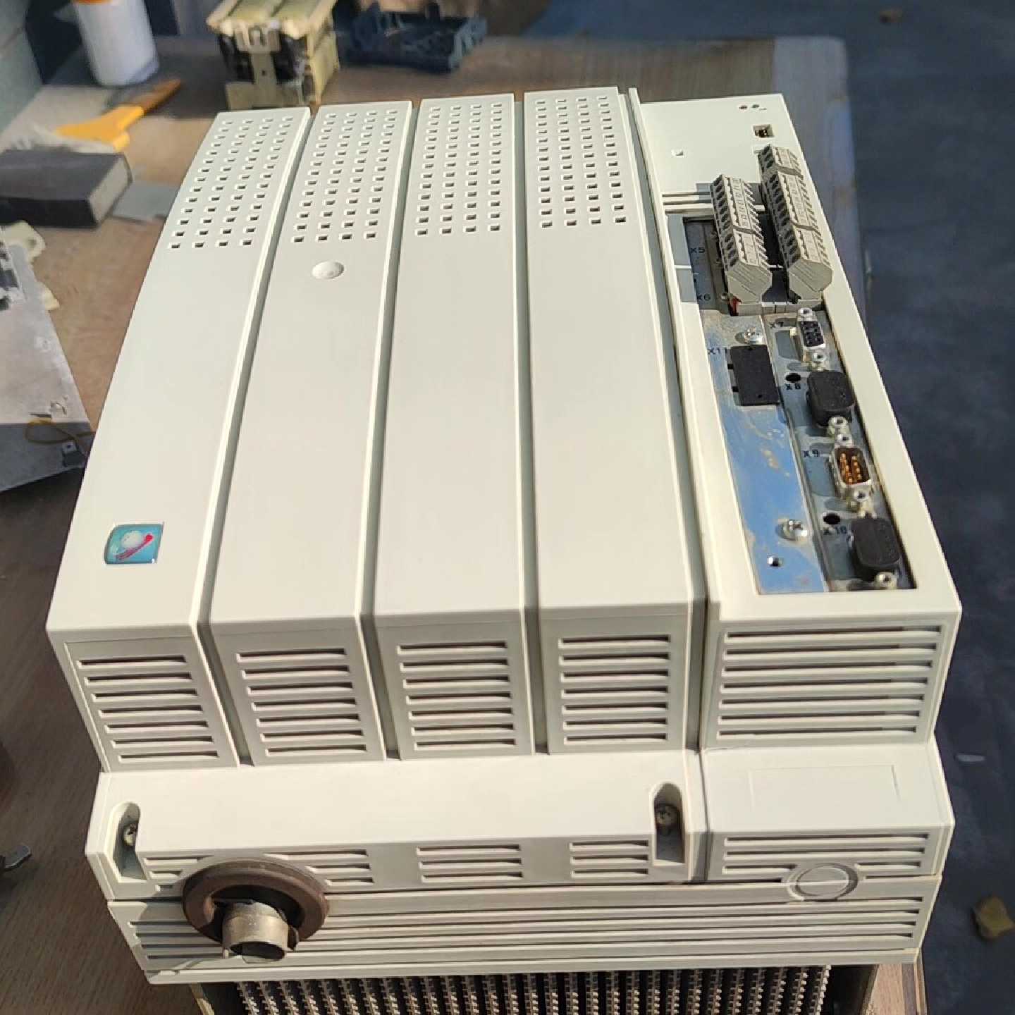 议价伦茨变频器EVS9327E其它元器件