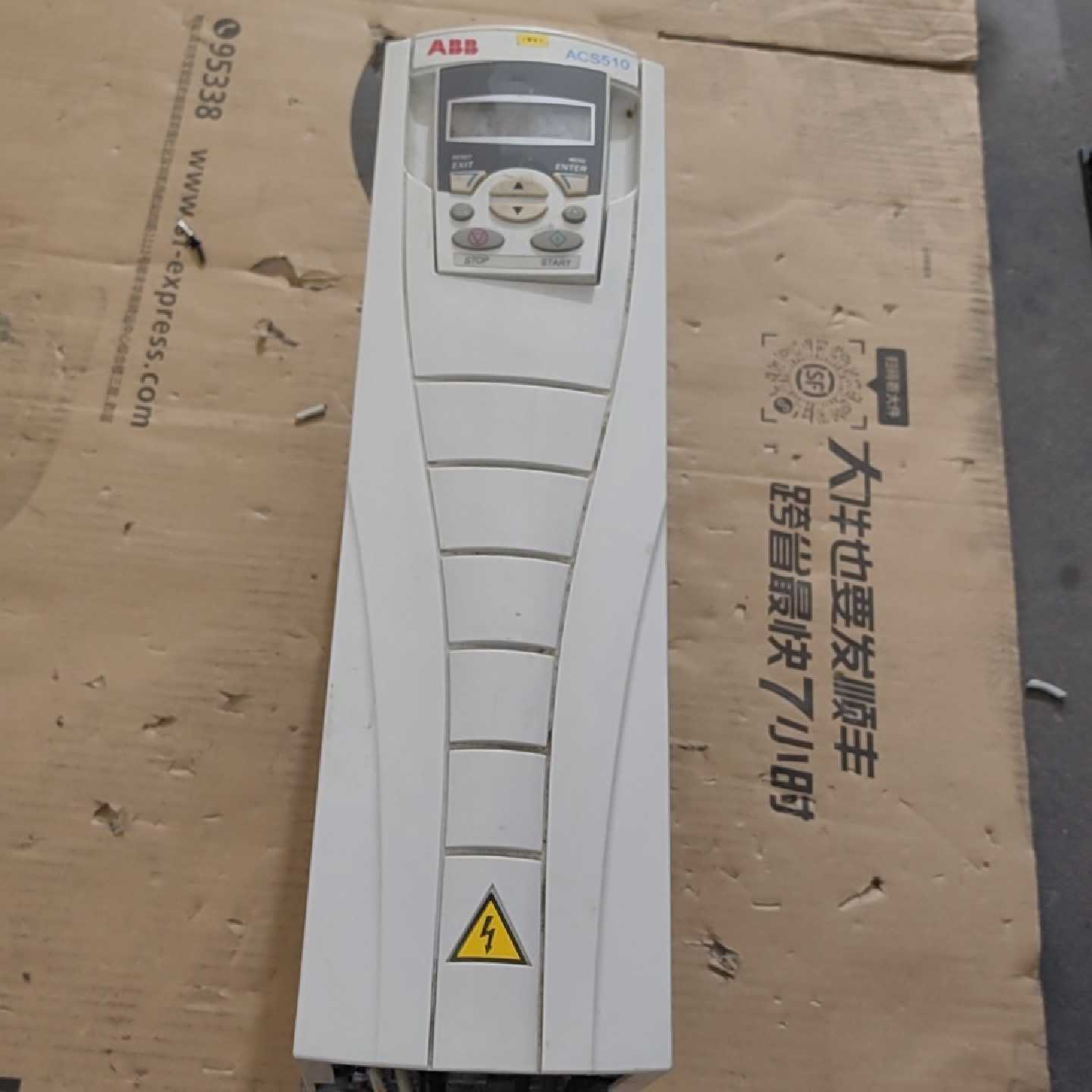 议价拆机ABB变频器,实物图片具体型号看图,底部有点生锈,图片