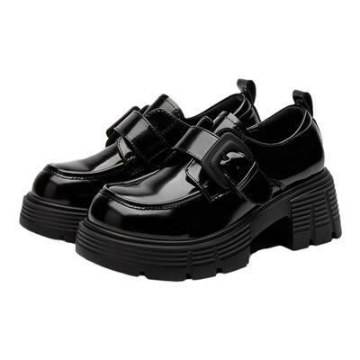 达芙妮亮面厚底小皮鞋黑色单鞋