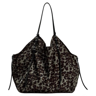 豹纹丝绸大容量手提女包2026新款时尚百搭高级感通勤大容量托特包