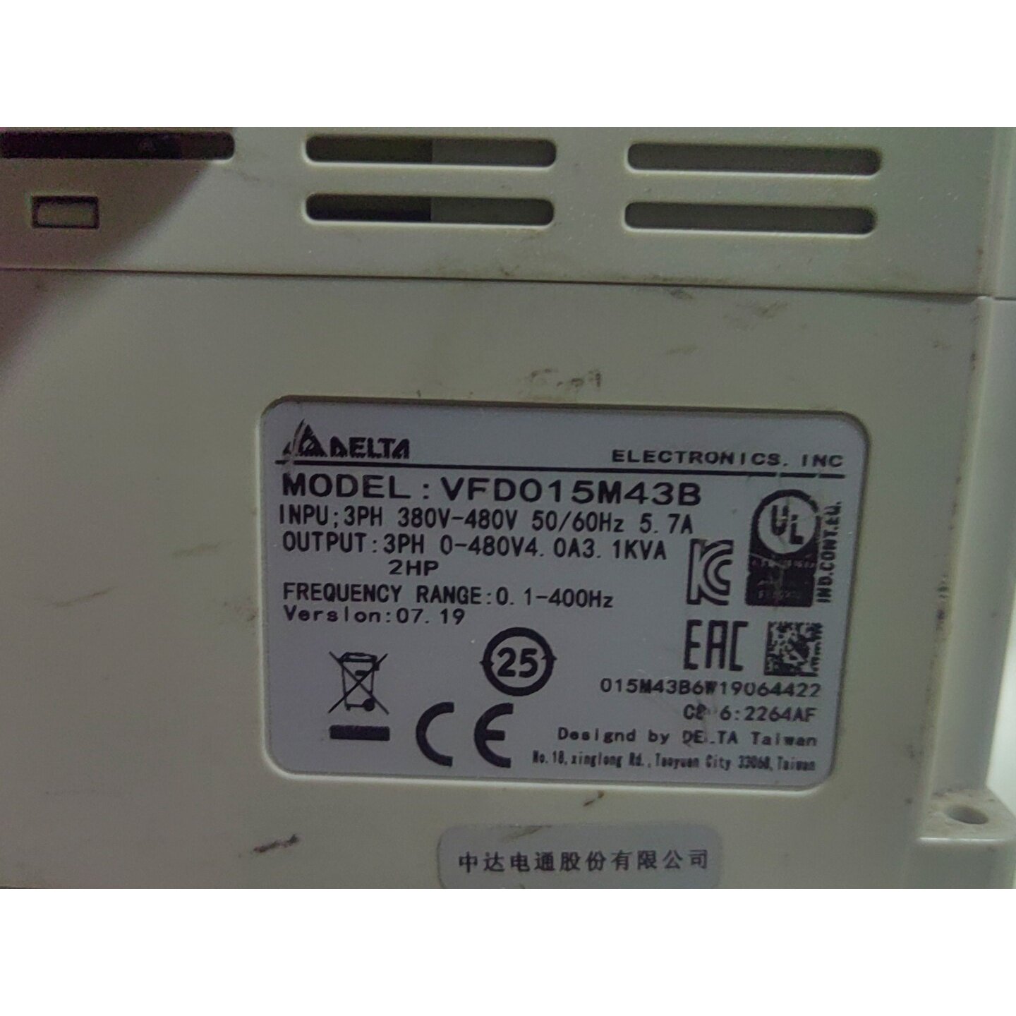 议价工厂处理台达变频器VFD015M43B！三相电使用状态良